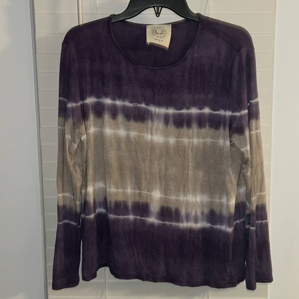Long sleeve top • BOGO